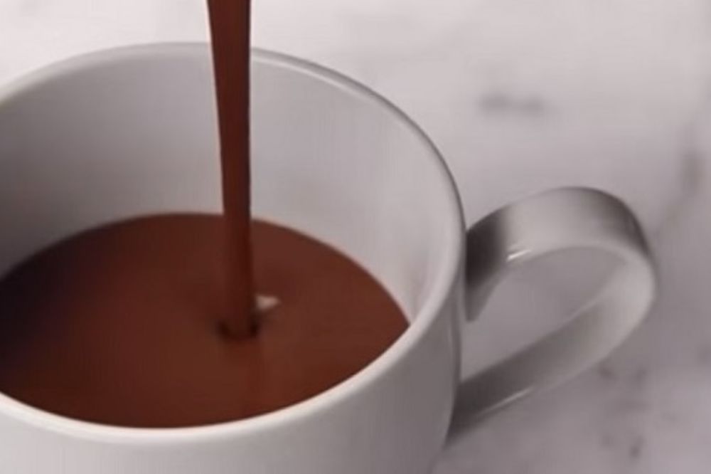 Nežna kao prvi dodir: Najkremastija topla čokolada (RECEPT) (VIDEO)