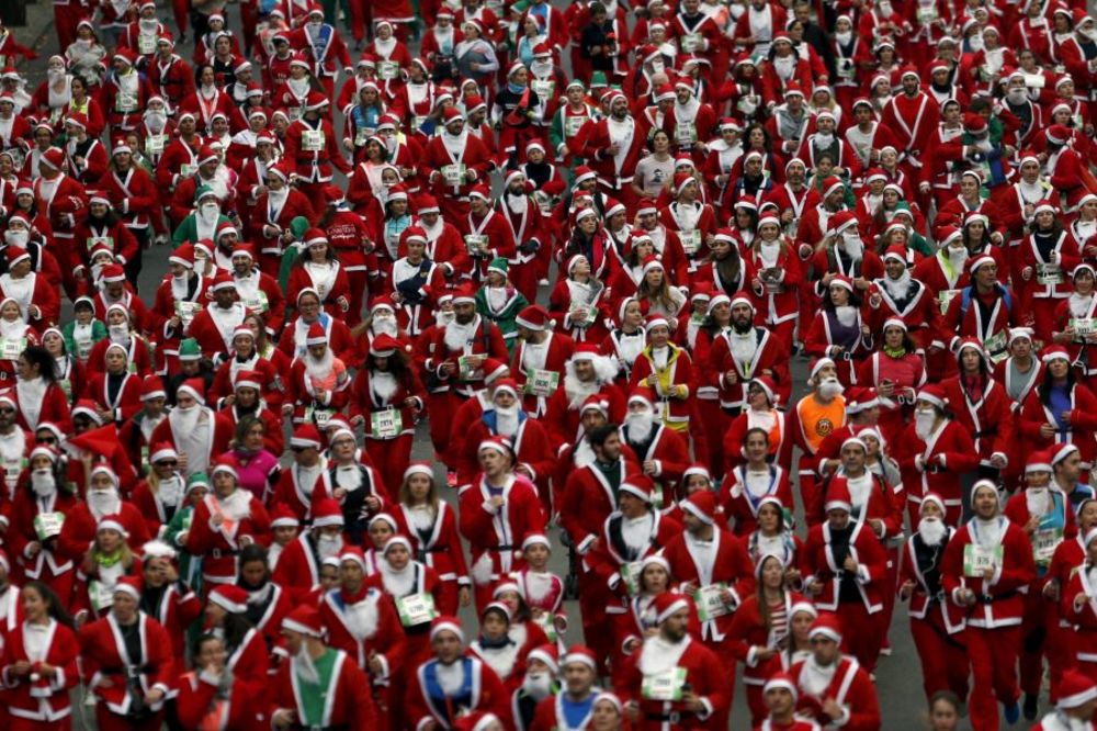 Crveno-beli Madrid: 10.000 Deda Mrazova na Santijago Bernabeuu! (FOTO) (VIDEO)