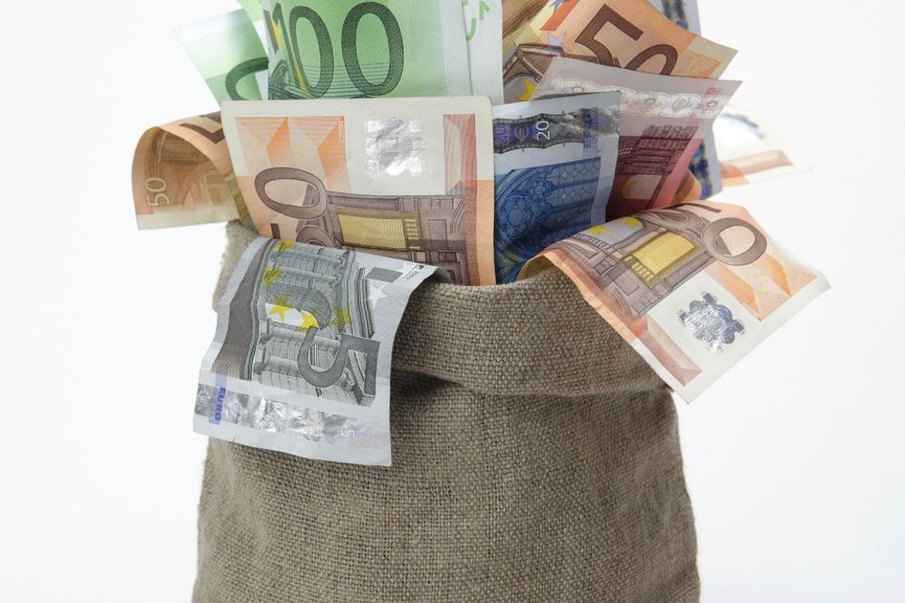 Srbija opljačkana za 40 milijardi dolara! Ni prljavi novac nas neće!