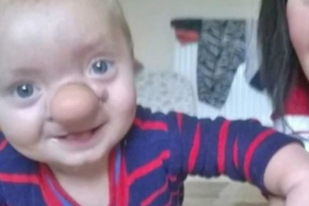 Smejali su mu se jer je drugačiji: Njegova majka koje je svima začepila usta (VIDEO)