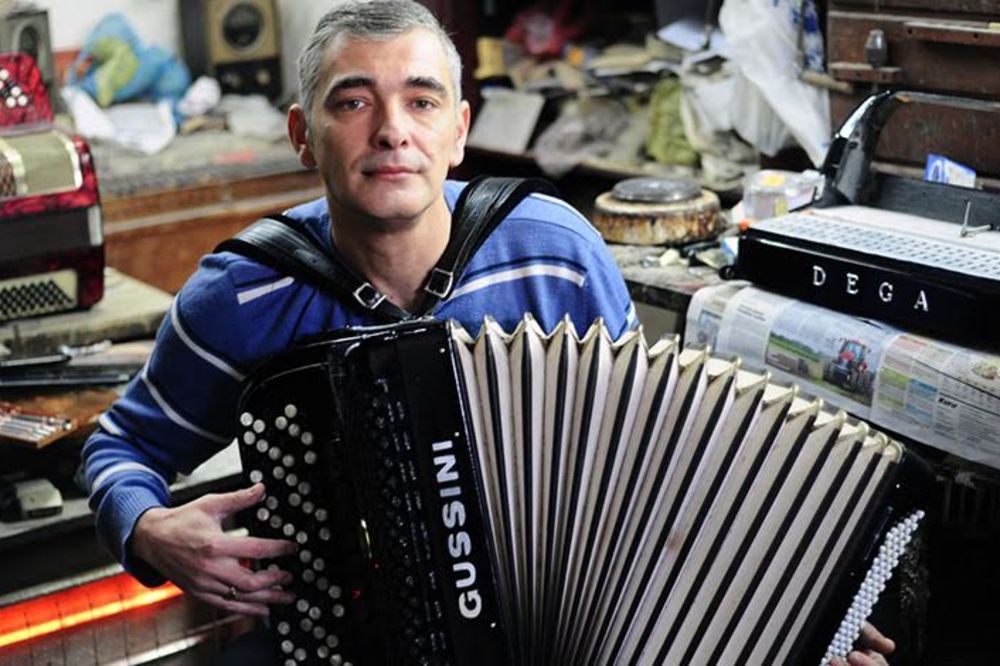 Odumiru nam legendarni zanati: Zoran je poslednji beogradski doktor za harmonike (FOTO) (VIDEO)