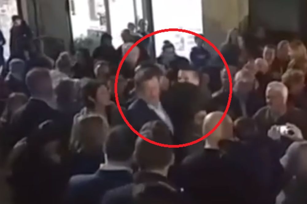 Šakom u glavu: Tinejdžer nokautirao premijera Španije! (VIDEO)