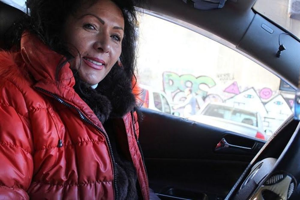 Monika je vozač, psiholog i prijatelj: Vozila nas je žena taksista, jedna od retkih u Beogradu (FOTO) (VIDEO)