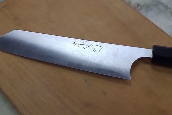 Kad Japanac napravi sečivo: Ovo je nož koji sve seče kao maslac!