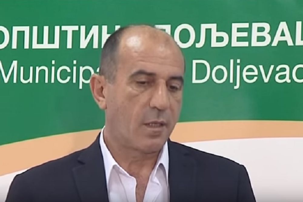 Predsednik opštine Doljevac optužio novinare da se zbog njih rešio lambordžinija!