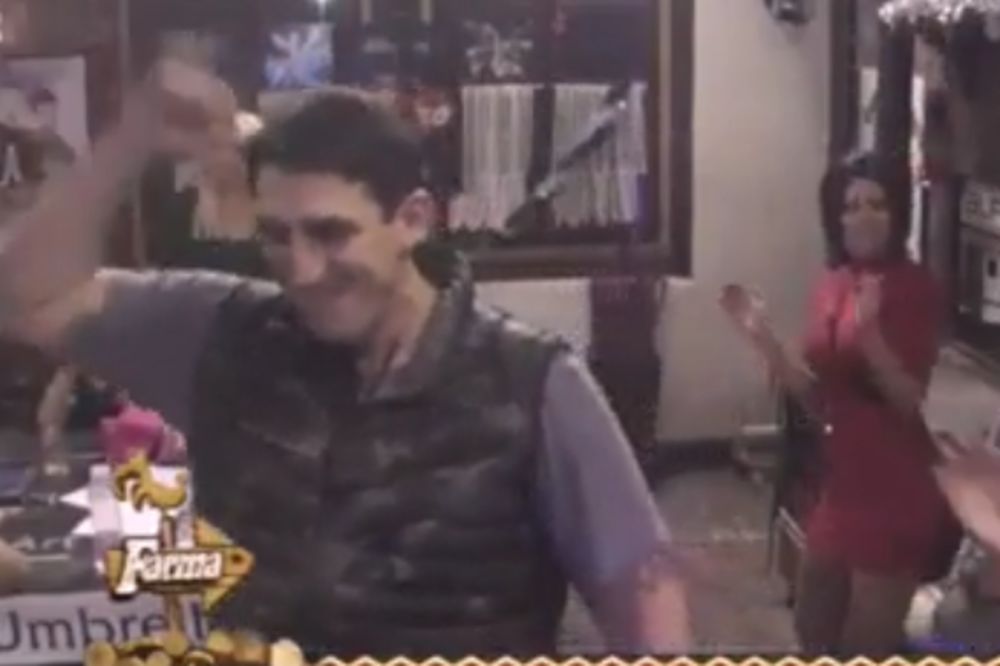 Kidanje od smeha: Kako Kristijan pokušava da peva k(v)araoke! (VIDEO)