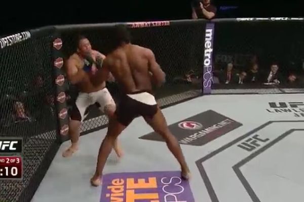 Kakav brutalni debi u UFC: Surovim aperkatom je poslao protivnika u zemlju snova! (VIDEO)