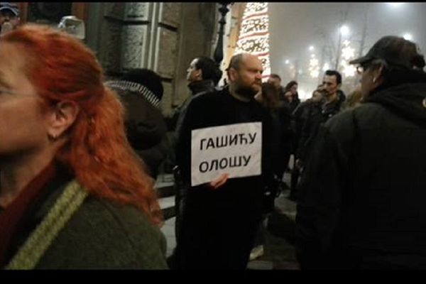 Protest širom Srbije: Novinari ne kleče, čekamo smenu Gašića! (FOTO)