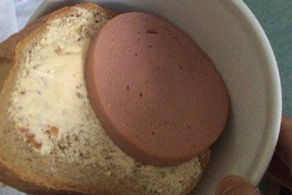 Malo hleba i kolut salame za bolesnike! Bedan doručak u pančevačkoj bolnici! (FOTO)