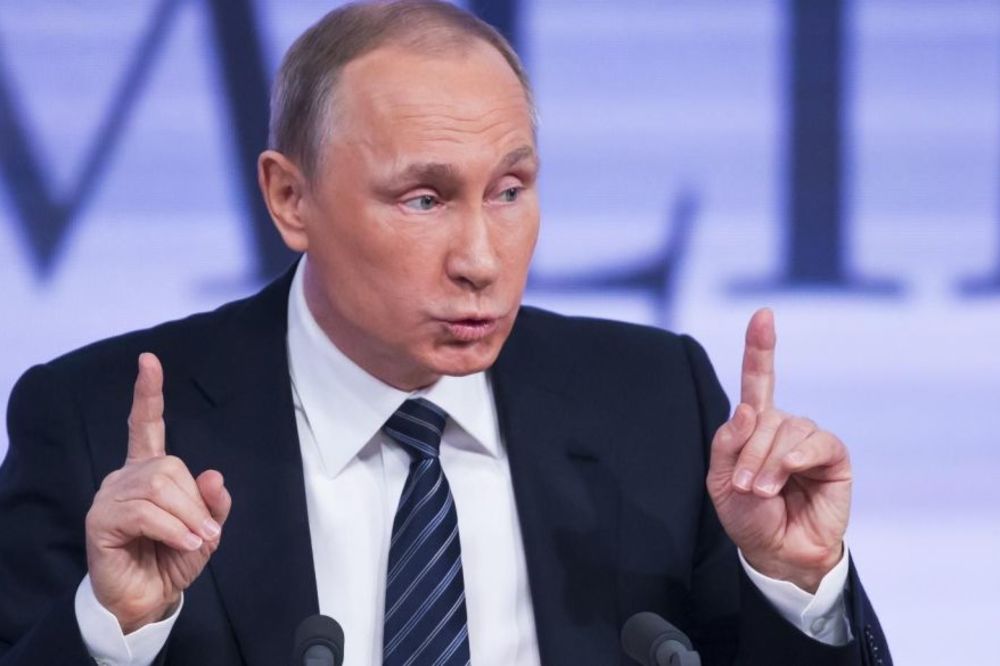 Putinov goli kalendar spržio je Internet: Ruski predsednik u dosad neviđenim pozama!