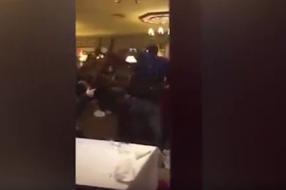 Masovna tuča u restoranu: Konobarica im pomrsila račune! (VIDEO)
