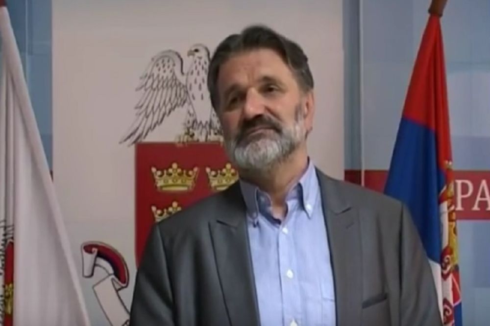 Smeje mu se cela Srbija: Novinarka ponizila funkcionera SNS u Kraljevu! (VIDEO)