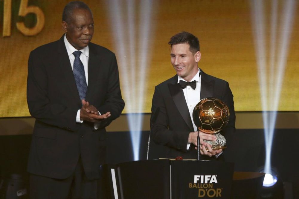 Nismo ni sumnjali: Lionel Mesi osvojio Zlatnu loptu za najboljeg u 2015. godini (FOTO) (VIDEO)