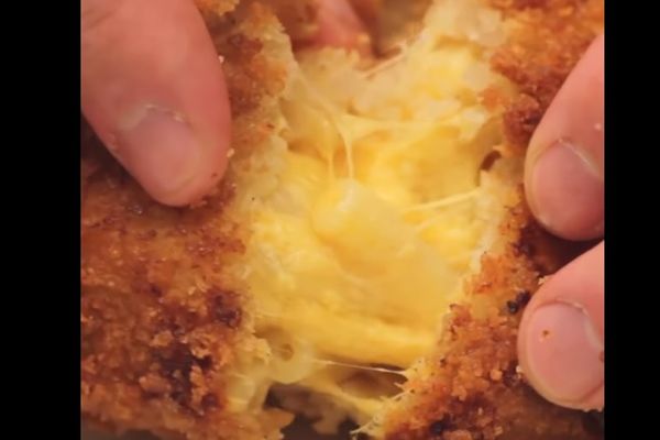 Tople loptice od makarona i sira koje će izmamiti smešak vašim gostima (RECEPT) (VIDEO)