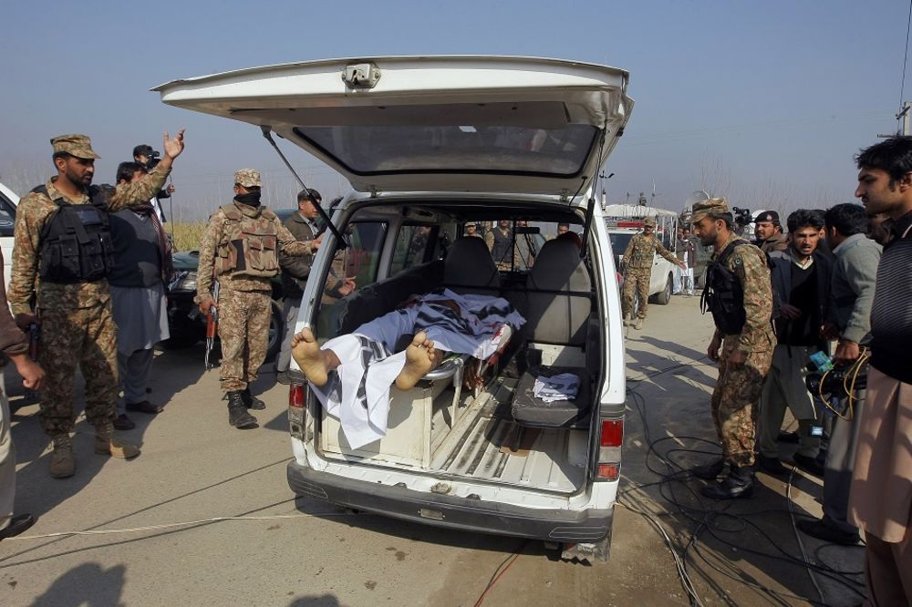 Više od 20 mrtvih i 60 ranjenih u napadu talibana, odjekuju eksplozije na severu Pakistana! (FOTO)