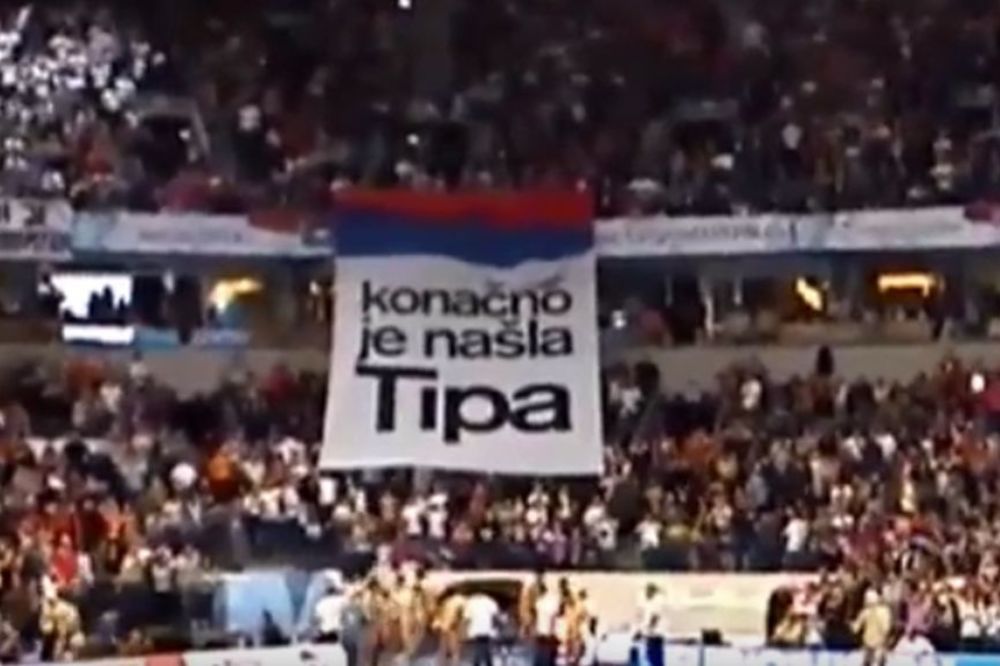Transparent koji je oduševio Arenu: Tražila je dečka celo prvenstvo i za finale ga našla! (VIDEO)