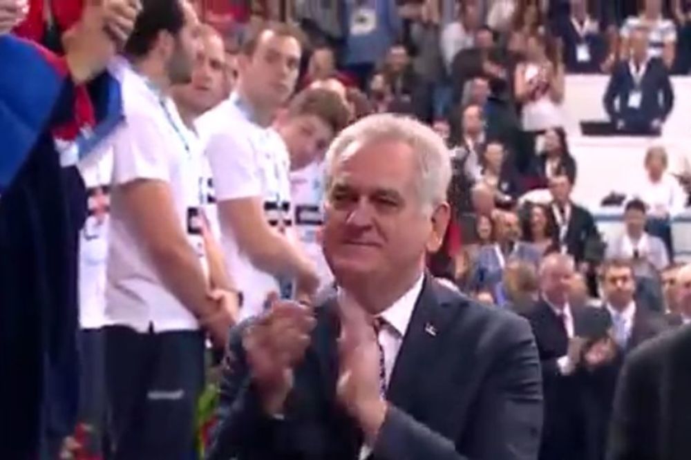 Plan im ipak nije uspeo: Arena zviždala Nikoliću tokom dodele medalja! (VIDEO)