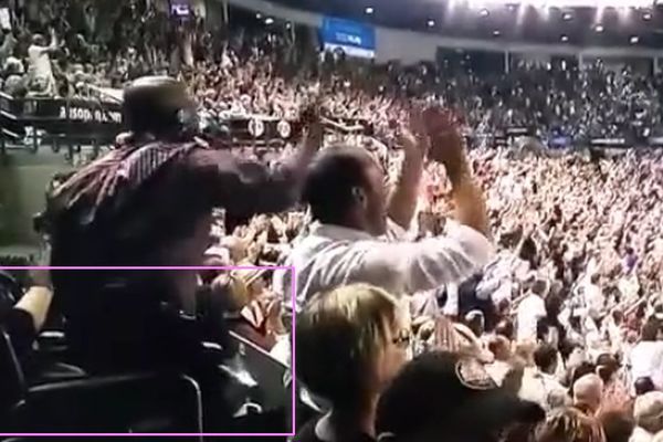 Čudo u Melburnu: Federer podigao navijača iz invalidskih kolica! (VIDEO)