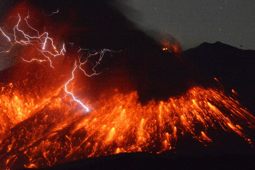 Vulkan podivljao na samo 50 kilometara od nuklearne elektrane! (VIDEO)