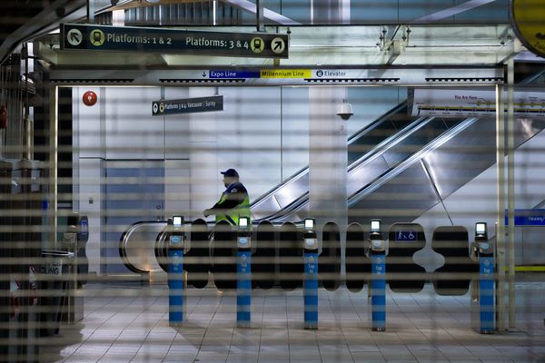 Panika u Londonu: Evakuisana stanica metroa Viktorija! (FOTO)