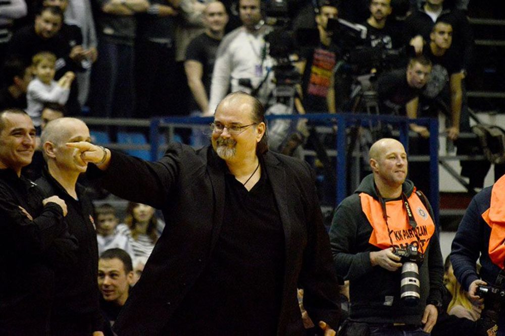 Košarkaš Partizana se hvalio da je dželat s posta i zato je dobio neobičan poklon od Džikića! (FOTO)