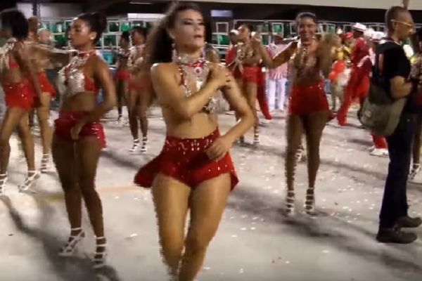 Koja luuuudnica! Počeo je karneval u Riju! Kad Brazilke zamrdaju guzama! (VIDEO)