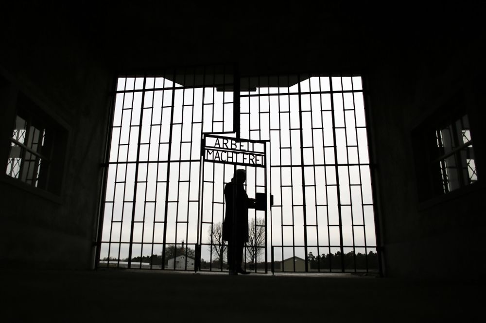Pet godina zatvora svakom ko napiše poljski, a ne nacistički logor! (FOTO) (GIF)