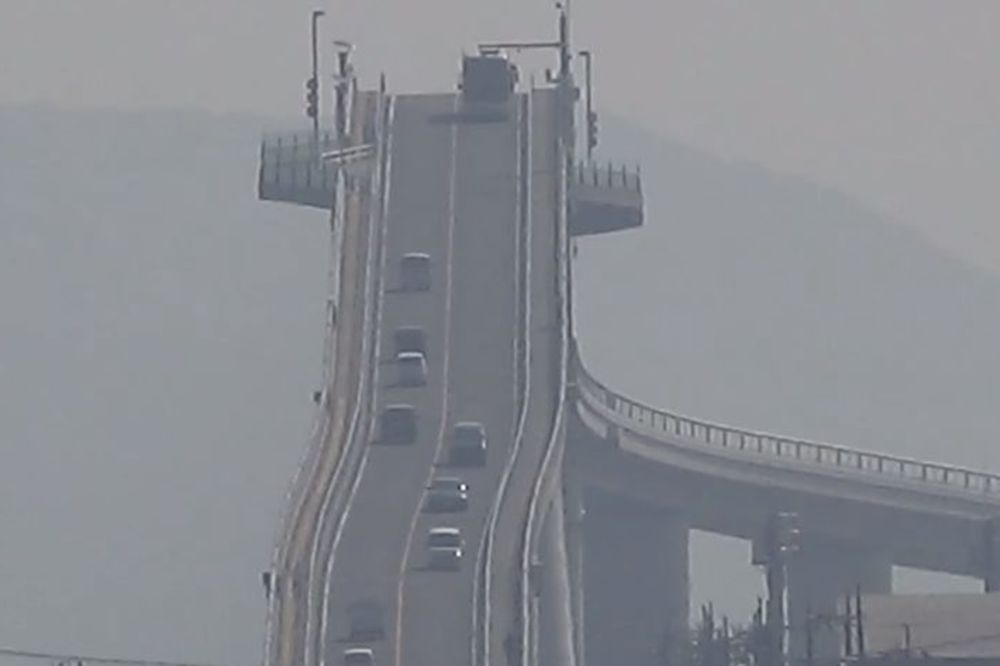Prelazak preko ovog mosta je pravi rolerkoster za vozače u Japanu! (FOTO) (VIDEO)