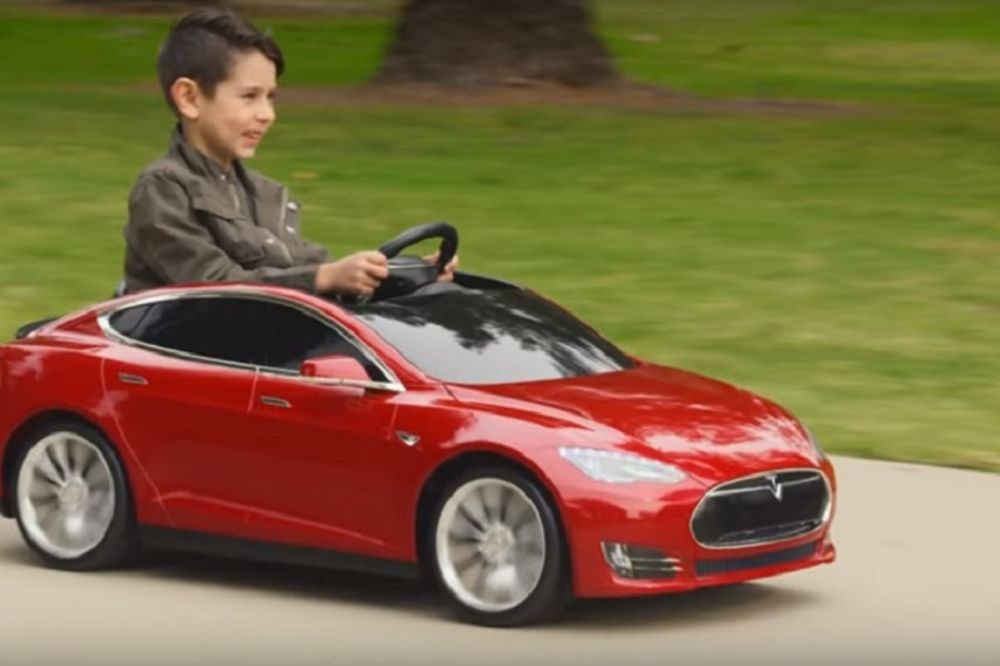 Spremni za ludu vožnju: Teslin model S osvojiće srca svih mališana (FOTO) (VIDEO)