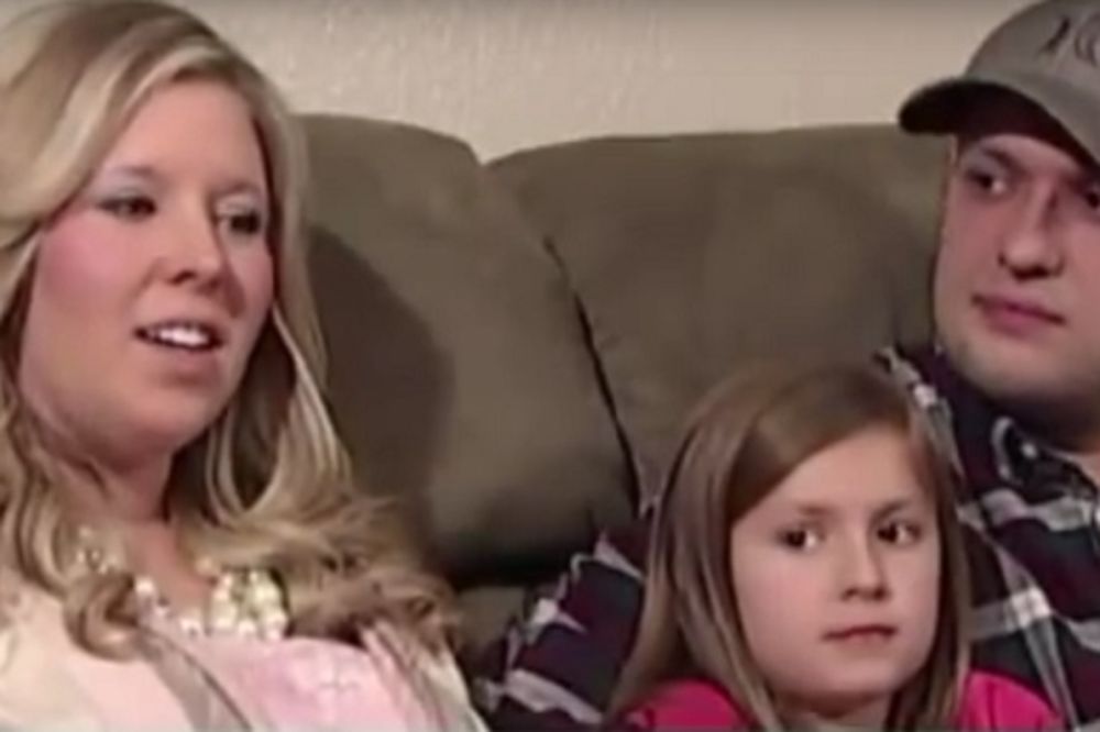 Potresan snimak: On umire, a sve vreme drži sestru bliznakinju za ruku (VIDEO)