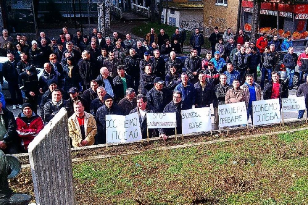 Hoćemo hleba! Protest radnika FAP kojima je Vučić pre 2 godine obećavao kule i gradove (VIDEO)