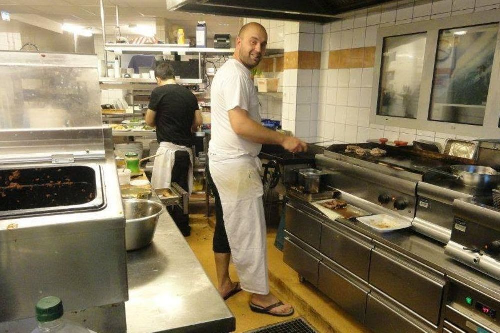 Srpski kuvari osvajaju svet: A Nenad je dobio nagradu za najurednijeg! (FOTO)