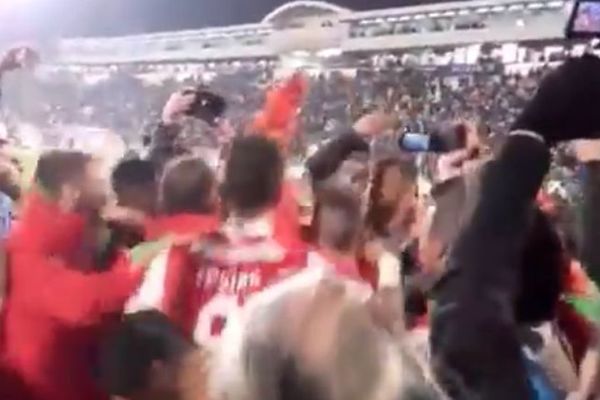 Žurka u Humskoj: Ovako su igrači sa Delijama slavili pobedu u derbiju! (VIDEO)