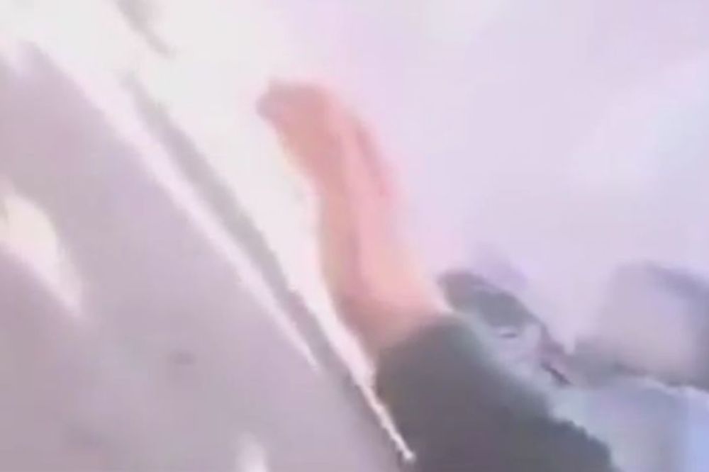 Nesrećni snimatelj pogođen tokom snimanja intervjua u Siriji (UZNEMIRUJUĆI VIDEO)