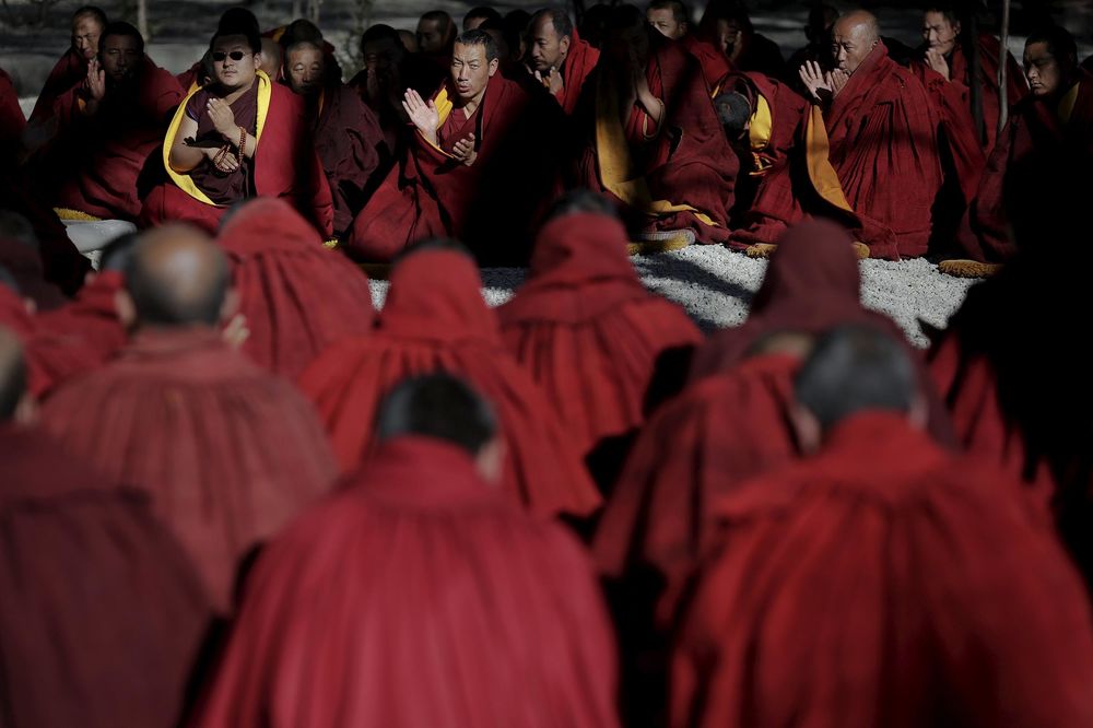 Smeta mu kineska vlast:  Spalio se tibetski monah! (FOTO)
