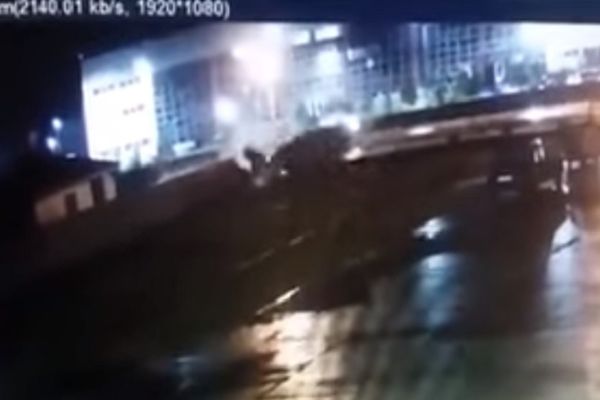 Jezivi snimak stravične saobraćajne nesreće u Ugrinovcima! (UZNEMIRUJUĆI VIDEO)