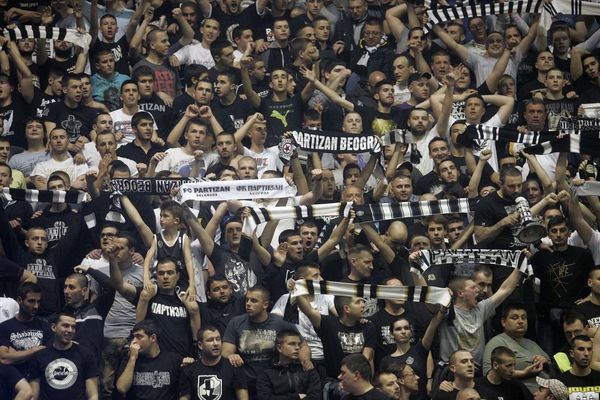 Grobari: Politika nas ne interesuje! Partizan je naša jedina stranka!