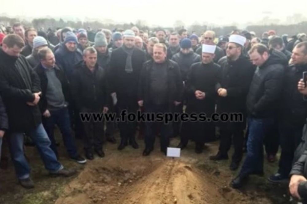 Poslednji ispraćaj rijaliti zvezde: Ovako je sahranjen Ekrem Jevrić! (FOTO) (VIDEO)
