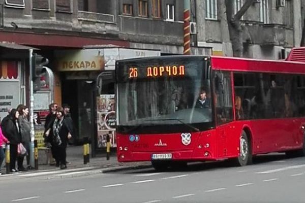 Brate, hoćeš na DorČol?! Urnebesni natpisi na busevima nasmejali su Beograđane! (FOTO)