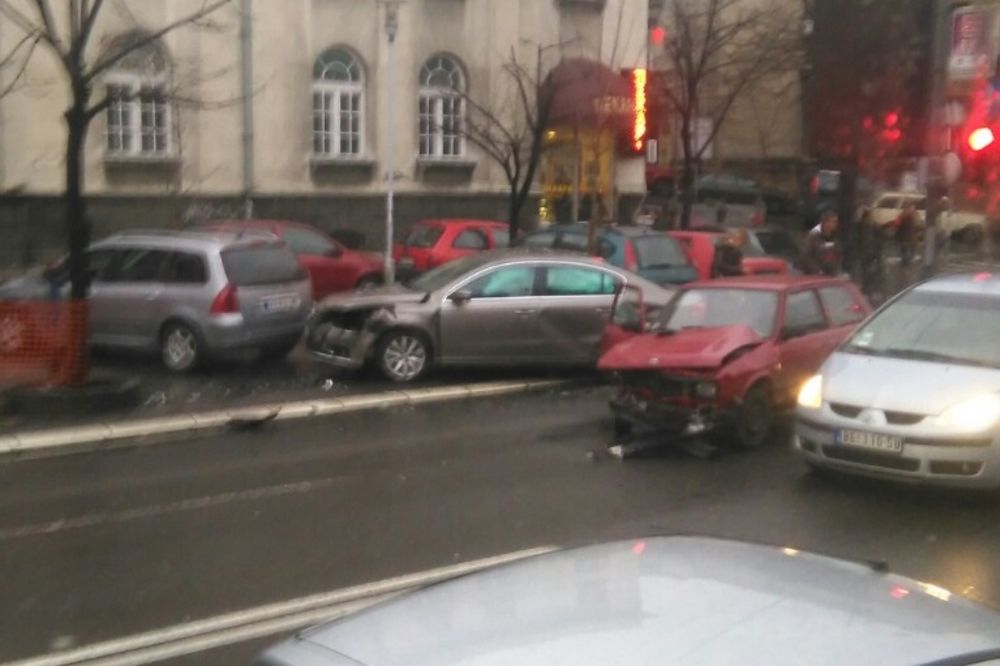 Sudar u centru Beograda: Paralisana Ulica Kneza Miloša! (FOTO)