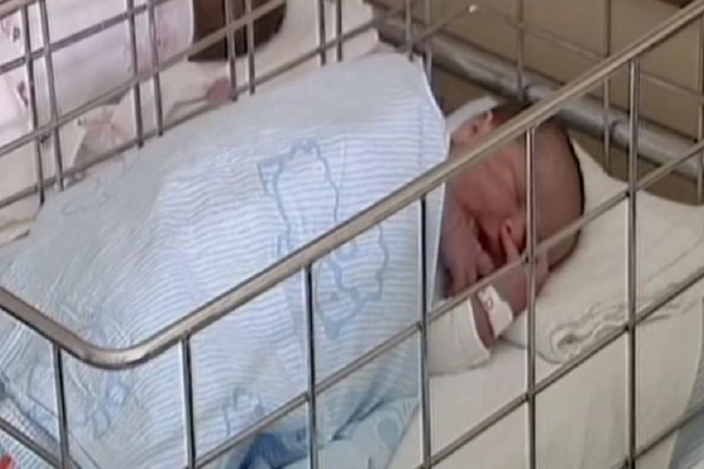 Maloj Tini se baš se žurilo: Ovo je beba koja se noćas rodila nasred Pančevca (VIDEO)