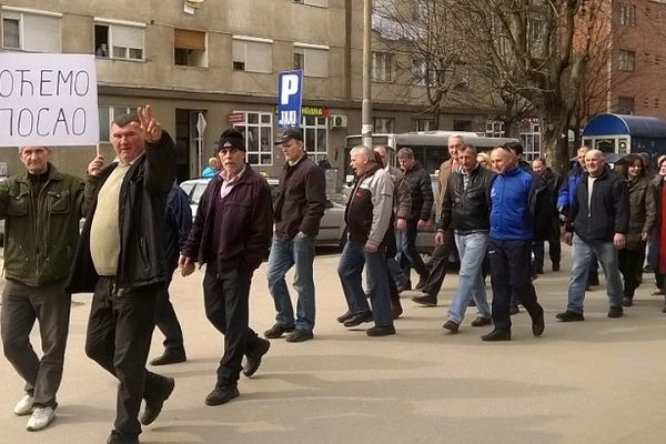 Radnici FAP-a opet u štrajku: Dok Vlada ne imenuje direktora ne vraćaju se na posao (FOTO)