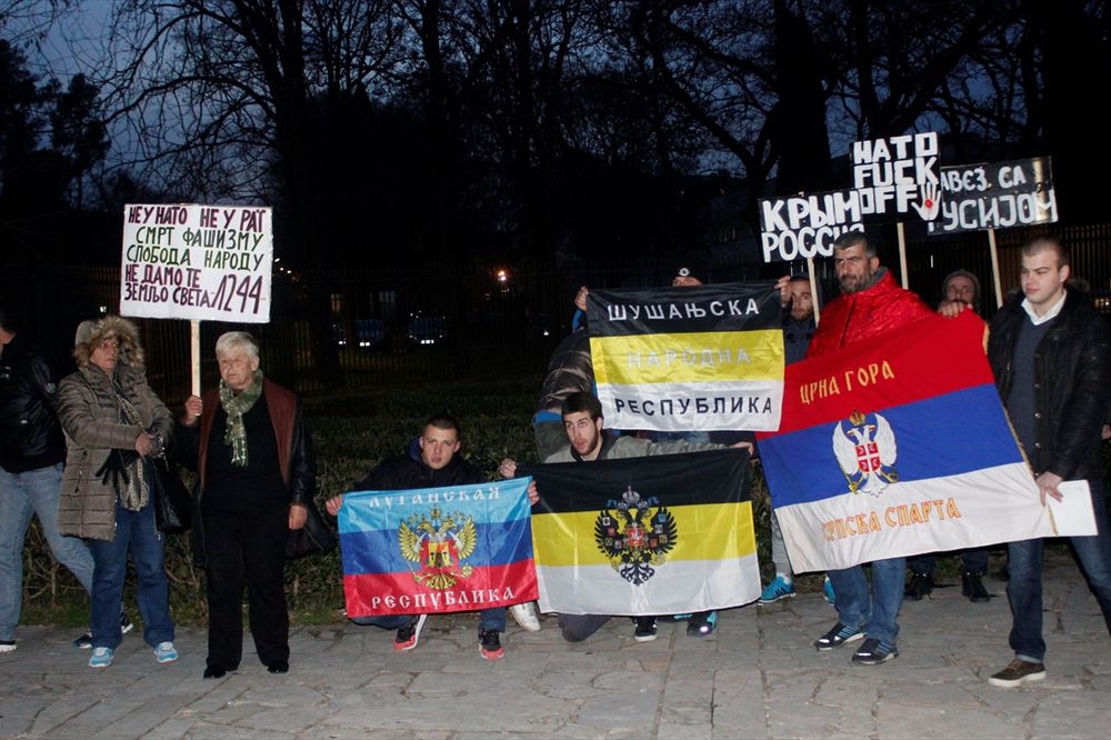 Hoće savez sa Rusijom: Anti-NATO performans opozicije u Podgorici (FOTO)