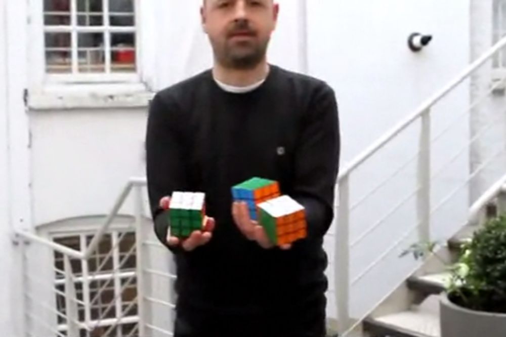 Je l ovo realno? U isto vreme žonglira i slaže Rubikovu kocku! (VIDEO)