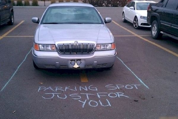Idiotsko parkiranje: 10 slika koje će naljutiti i nasmejati svakog vozača! (FOTO)