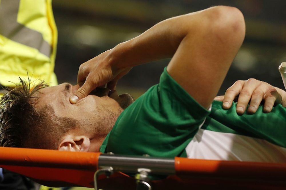 Vidi mu se kost: Jeziva povreda reprezentativca Irske! (UZNEMIRUJUĆI FOTO)