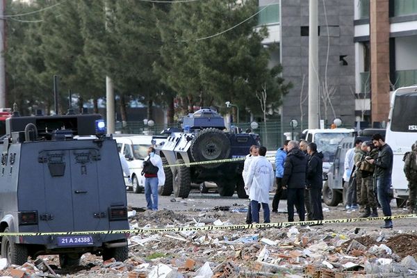 Eksplozija u Turskoj: Sedam policajca poginulo, 27 povređenih (FOTO) (VIDEO)