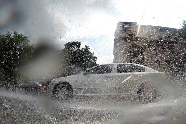 Ako se čudite zašto su vam kola prljava, ne paničite: Širom Srbije padala žuta kiša!