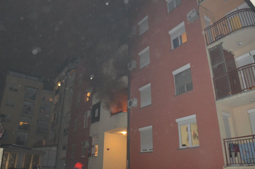Izgoreo stan u Novom Sadu: 3 bebe spasene iz zgrade u plamenu (FOTO)