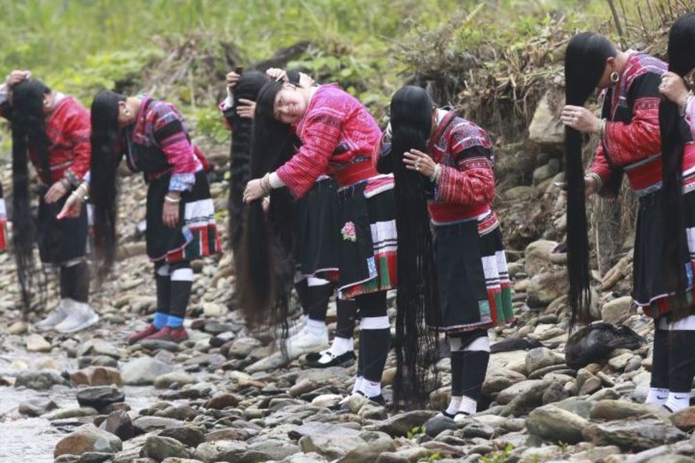 Šišaju se jednom u životu: Žene iz plemena Jao dužinu kose mere u metrima (FOTO) (VIDEO)